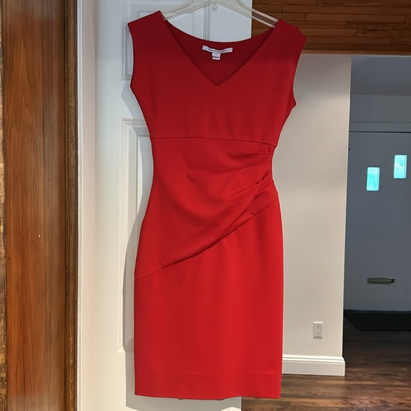 NWOT Diane Von Furstenberg Red Knee Length Ruched Waist Sheath Cocktail Dress - Picture 4 of 9